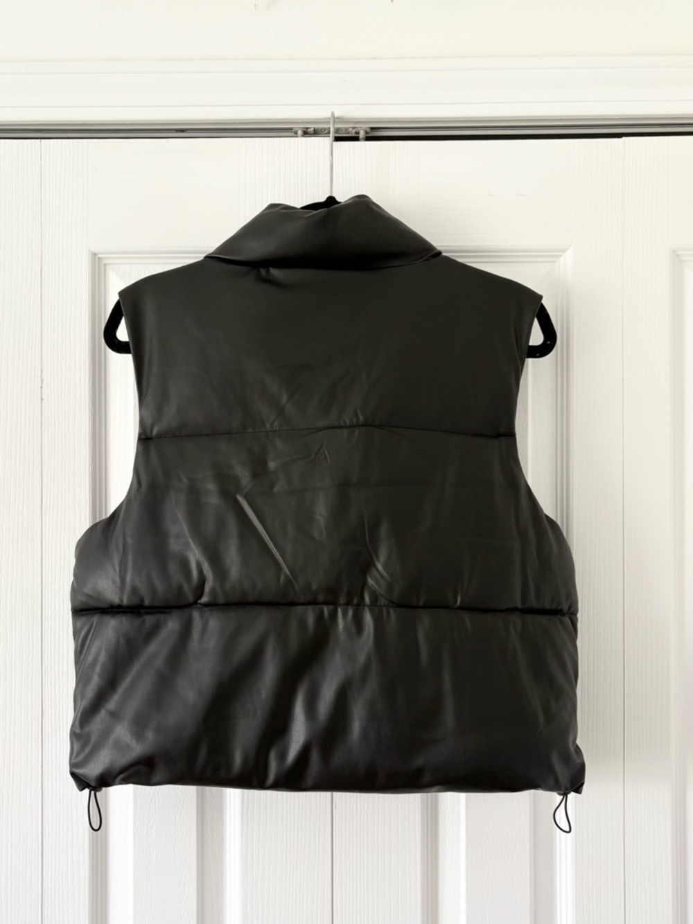 NWT Love Tree Cropped Black Leather Puffer Vest - Picture 2 of 3